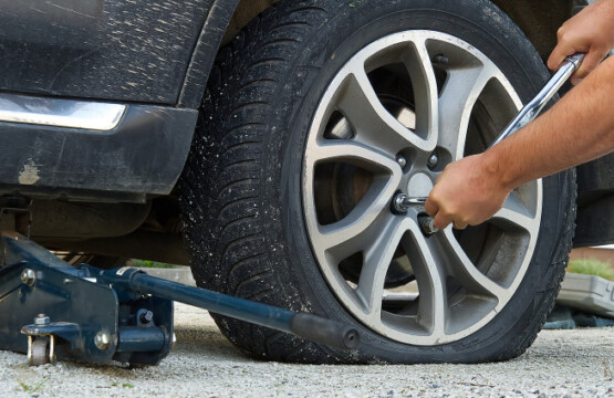 flat tire fix-roadside