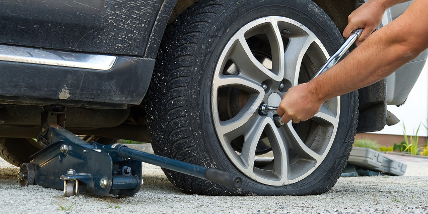 flat tire fix-roadside